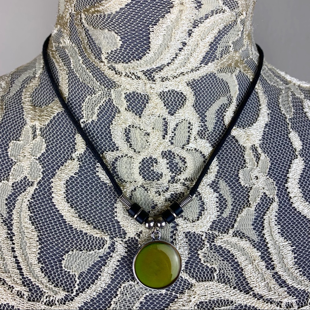 🌈  Color-Changing Mood Necklace 🌈